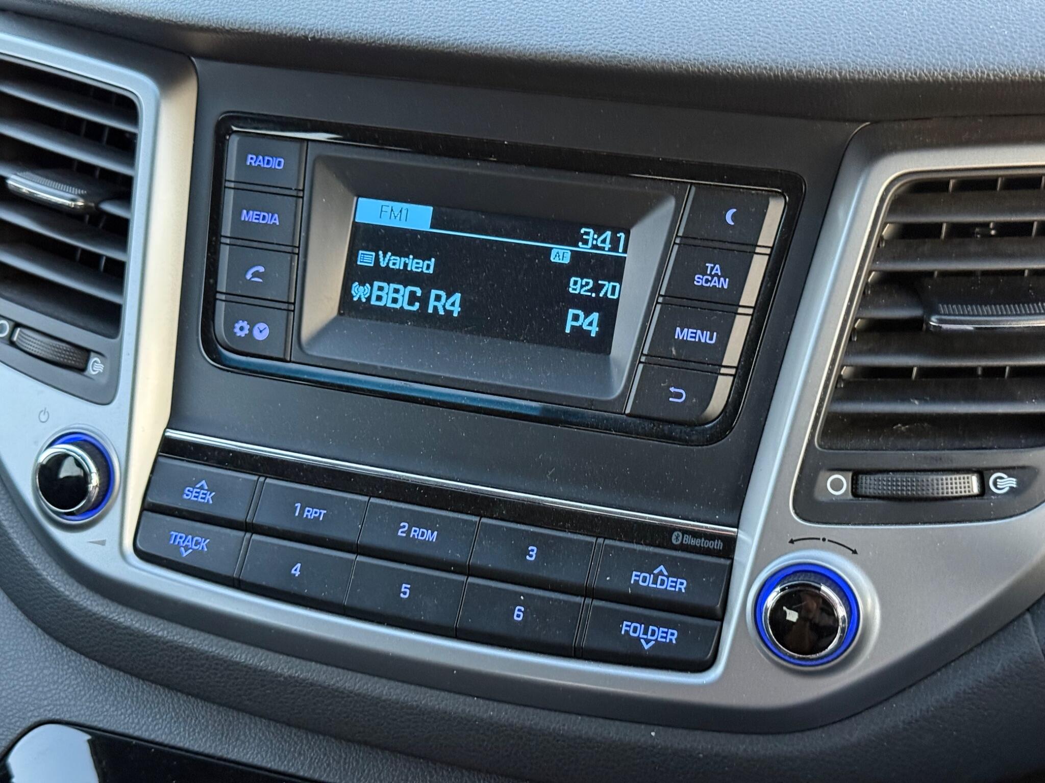 Hyundai TUCSON 2.0 CRDi Premium SE 4WD Euro 6 5dr — photo 93 of 102
